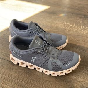On Cloud 6 Women’s Gray Athletic Shoes